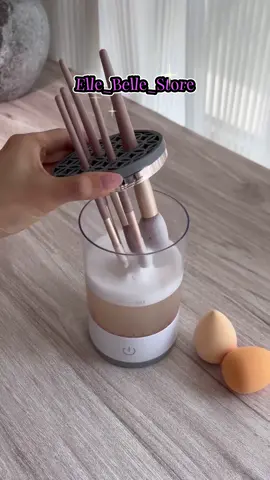 Livraison sur toute la Tunisie 🇹🇳 Marre de passer du temps à nettoyer vos pinceaux ? Découvrez notre *Nettoyeur Automatique de Pinceaux à Maquillage*! Ce petit bijou *lave* et *sèche* vos pinceaux en quelques secondes, rendant votre routine beauté plus rapide et plus hygiénique !   💄 **Pourquoi vous allez l’adorer :**   - **Rapide & Simple** : Placez le pinceau, appuyez sur le bouton, et il est prêt en un rien de temps !   - **Gain de Temps** : Des pinceaux propres en moins d'une minute ! Parfait pour les jours où chaque seconde compte.   - **Nettoyage en Profondeur** : Élimine tous les résidus et impuretés pour garder votre peau en meilleure santé !   - **Écologique** : Réutilisable, facile à nettoyer, et économise l'eau pour une routine beauté plus écolo !   Imaginez tout le temps que vous allez gagner et le plaisir d'avoir un maquillage impeccable à chaque fois, en sachant que vos pinceaux sont aussi frais que possible ! 🌸 📸 **Idéal pour les passionnées de maquillage comme pour les pros !** . . . . . . . . *#NettoyeurDePinceaux #PinceauxPropres #EssentielsBeauté #AstucesMaquillage #RoutineBeauté #AmoureusesDuMaquillage #TransformationBeauté #AccessoiresBeauté #HygièneBeauté #aesthetic #pinterest #RoutineMakeUp #AddictAuMaquillage #grwm #tunisie #tunisia #تونس  #fyp #foryou #MakeupBrushCleaner #AutomaticBrushCleaner #BeautyEssentials #MakeupHacks #CleanBrushes #MakeupLovers #BeautyRoutine #MakeupTools #SelfCareSunday #MakeupCleaning #TimeSaver #MakeupAddict #BeautyLife #HygienicBeauty #MakeupRoutine #MakeupTransformation