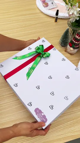 ✨ A magia do Natal está no ar ❤️🎅🏻💚 Corre que ainda dá tempo de fazer os eu pedido 🛍️. 🎅🏻Lugar americano de Crochê  🎅🏻Modelo Papai Noel  🎅🏻Valor R$68 ( a unidade) 🎅🏻Mede 40cm…. 🧶 Feito à mão, valorize!!   📍As encomendas, são feitas pelo WhatsApp (61) 98623-5034 (link na bio em azul) ou pelo direct 🛍📲⤴️.