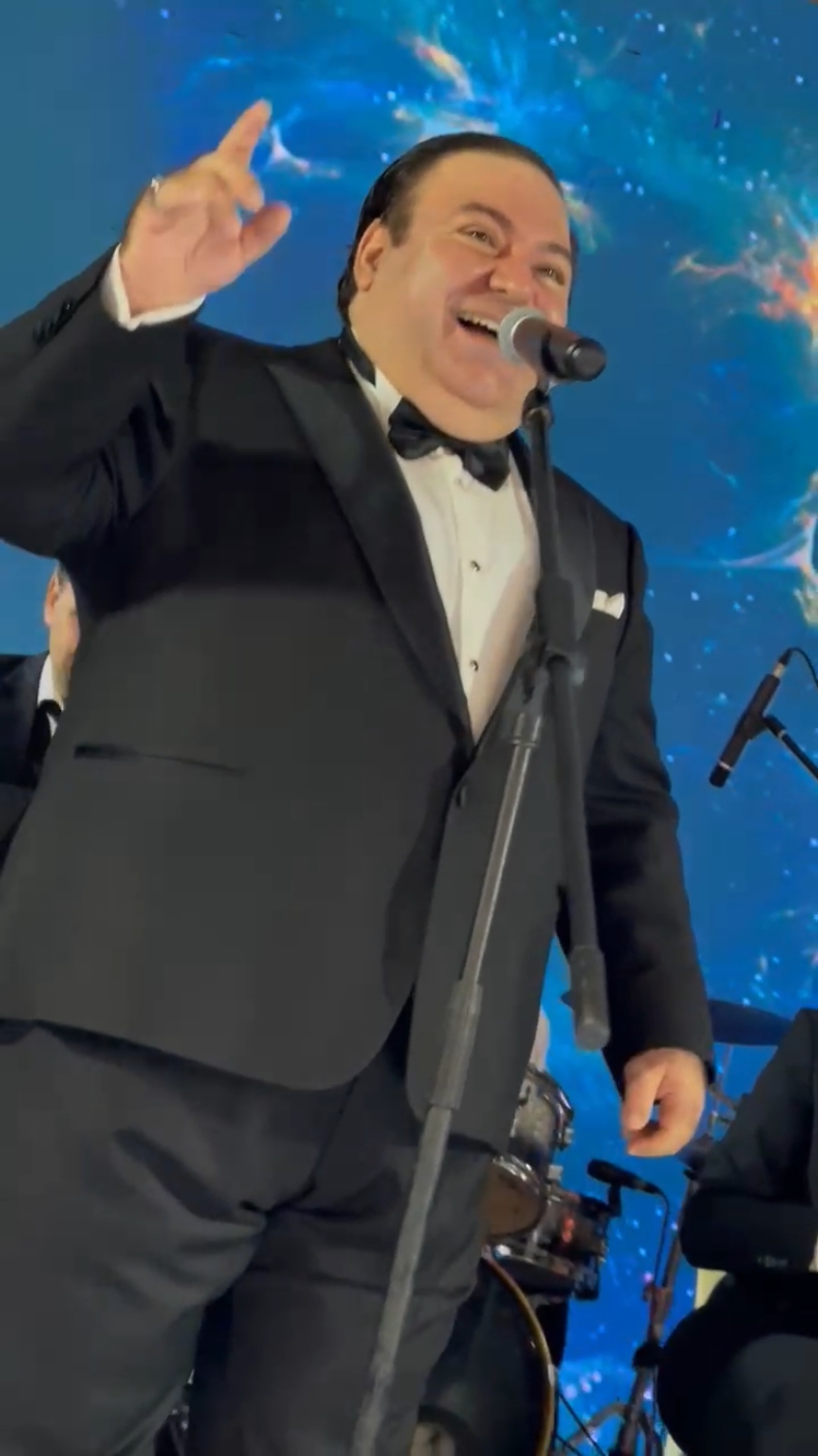 بيسعدني كتير انه اشارككم أفراحكم، و بشكركم من قلبي على ثقتكم و محبتكم، بفضلكم يستمر الفن الأصيل .. تحية كبيرة لحبايبنا أهل حلب الكرام 🙏🙏 من أرض الكِنانة، من مصر أم الدنيا أحييكم جميعا أحبائي ❤️🇸🇾🫶🇲🇦🫶🇪🇬❤️ #بدر_رامي #بكبر_فيكم  #قدود_حلبية #قدود #افراح #حفلات #حفلات_زواج #سوريا #حلب #حلبية #المغرب #الامارات #دبي #ابوظبي #امريكا #كندا #السعودية #المملكة_العربية_السعودية #الرياض #جدة #هيئة_الترفيه #الهيئة_العامة_للترفيه #موسم_الرياض  #مصر #القاهرة #دار_الاوبرا_السلطانية  #سلطنة_عمان  #badrrami  #events  #cairo_egypt 