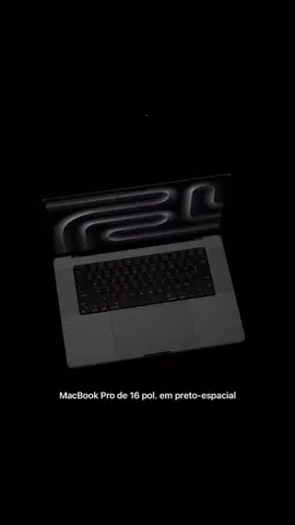 Os novos Macbooks Pro M4 foram anunciados hoje! 🆕💻 Foram lançadas as versões de 14 e 16 polegadas do #notebook, junto com os novos processadores M4, M4 Pro e M4 Max, sendo a versão de entrada 1,8 vezes mais rápido que o M1 equivalente, e o M4 Max 2,5x mais veloz que o Intel Core Ultra 7 (Série 2), possuindo também 4x mais velocidade em GPU, de acordo com a Apple.  Outra novidade ainda sobre os processadores, está na capacidade da memória unificada (RAM), que já começa em 16 GB, ao invés de 8 GB como era nas gerações passadas. E ainda temos a possibilidade de configurações com até 128 GB de RAM. De portas e conexões, agora temos mais uma USB-C Thunderbolt 4 no modelo de entrada e Thunderbolt 5 nos modelos com chips Pro e Max.  Na tela temos o painel Liquid Retina XDR com 1.600 nits de pico de brilho HDR e até 1.000 nits de brilho em conteúdo SDR, além de agora possuir a opção de escolher o acabamento com nano-texture, que ajuda a reduzir reflexos em ambientes iluminados.  Pra fechar a bateria agora promete até 24 horas de autonomia, segundo a maçã! Impressionante, não? 😱 O que você achou? Diz pra gente nos comentários se você investiria 20k neste laptop. Se não, acesse nosso link na BIO onde disponibilizamos uma lista com várias opções bacanas para diferentes gostos e orçamentos! #apple #macbookpro #m4 #qnc 