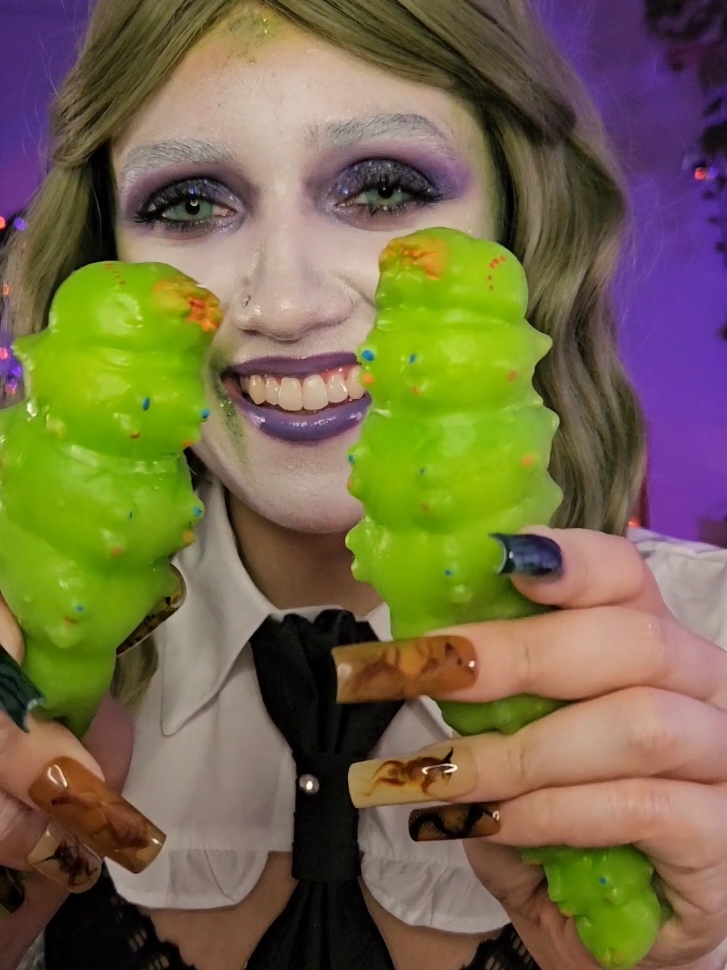 crunchy 🍏🐛👅 #asmr  #fidgetasmr #fidgettoy #bugs #caterpillars 