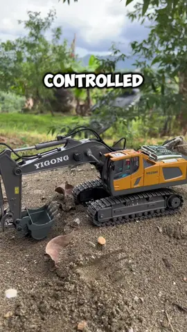 Don’t let your boyfriend see this 🫣 #rcexcavator #excavator #fyp  Remote control excavator