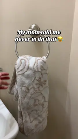This is gerius 🤩 #LearnOnTikTok #lifehacks #momhacks #viralhacks #tipsandtricks #diyhacks #DIY #viraltiktok #viraltiktokvideo #hacks #usefullifetips #homehacks #easytips #fyp #momtips #MomsofTikTok 