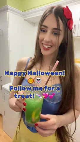 #halloweencostume #mocktails #halloweenlook #snowwhite #halloweendrinks #halloweenrecipe 