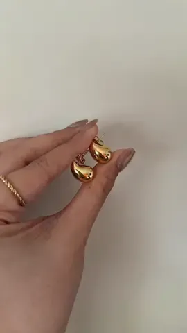 saur classy earrings! #earrings #dropearrings #goldearrings #jewelry #earringsforwomen #classyearrings #fyp #trending #viralvideos 