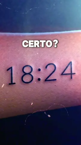Já viu uma tatuagem com 18:24? Descubra o significado profundo desse número! 📜👀 Em tempos de amizades rápidas, esse versículo de Provérbios fala sobre lealdade, resiliência e encontrar alguém que vale como um irmão. Marque aquele amigo especial! 🙌❤️ #AmizadeVerdadeira #Significados #Tatuagens