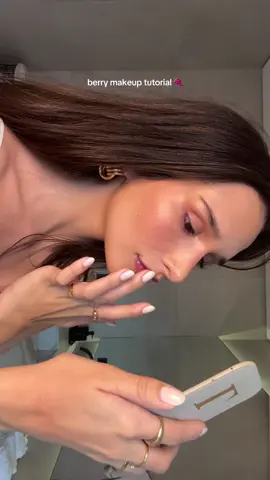berry makeup tutorial 🍇 #berrymakeup #berryfallmakeup #berrylips #berryblush #makeup #makeuptutorial #makeuptips #glowymakeuptutorial #rhodeskin #rhodeblush #kikolipstain @rhode skin @KIKO Milano 