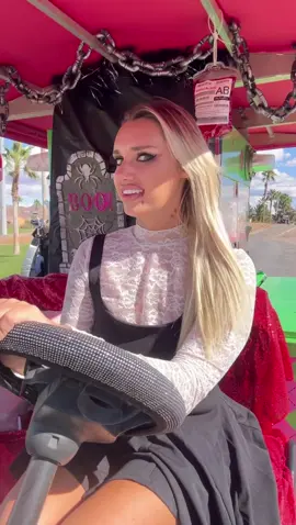Do you like my cart reVAMP?😉🖤 #cartgirl #golf #golfers #halloweenlook 