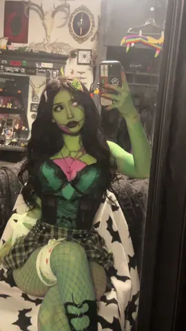 ⚫️〰️⚪️  zombie 🧟‍♀️🩸