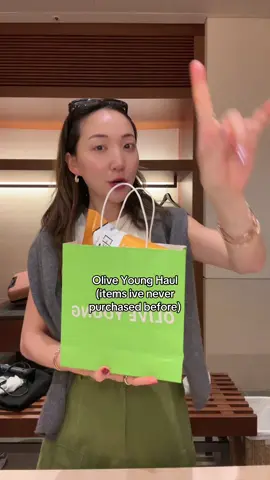 its a sport 💨🏃🏻‍♀️ i have never walked out of olive young with nothing lol #oliveyoung #oliveyounghaul #koreansnacks #kbeautymusthaves #koreanskincareproducts #avainseoul #shoppinginkorea #vitaminc 