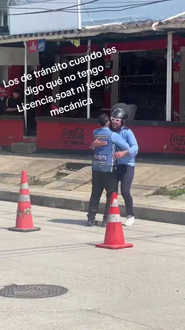 Los del tránsito 🤣🤣🤣 #humor #pochito #alfredoreyes #humorcolombiano #policiadetransito #humortiktok #colombia #policia #viralcolombia #colombiana #policiadetransito #humornotiktok @Pochito Humor @Alfredo Redes 