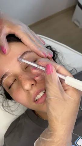 Preparação do design 🥰 #designdesobrancelhas #sobrancelhasperfeitas #sobrancelha #sobrancelhasnaturais 