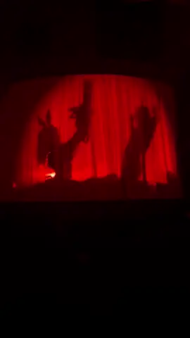 Sabrina Carpenter’s spooky Bed Chem outro tonight at #DallasShortnSweet — via jadealexphoto on Twitter #ShortnSweetTour #sabrinacarpenter #halloween 