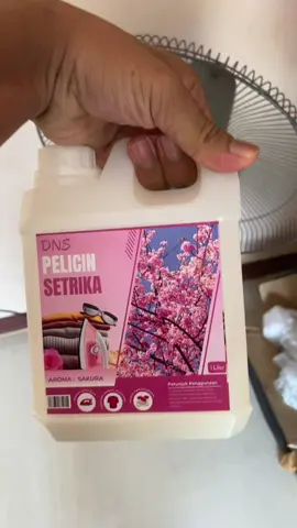 Rekomendasi banget nihh dapat 1 liter pelicin setrika #pelicinpakaian #pelicinsetrika #pelicinlaundry #pelicinsetrika 