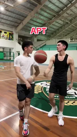 on the spot tiktok 🏀🏀 #guecotwinsballin #guecotwins 