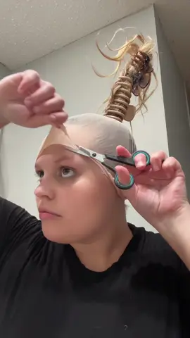 🍎trick or treat! Caramel apples for halloween anyone! #halloween #makeup #halloweenmakeup #halloweencostume 