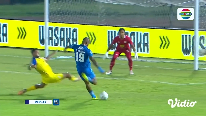 cuplikan goll kelas David da silvaa,.....🔥🔥🔥#persibjuara #footballtiktok #daviddasilva #goll #siu #fyp #videobola#maungbandung 