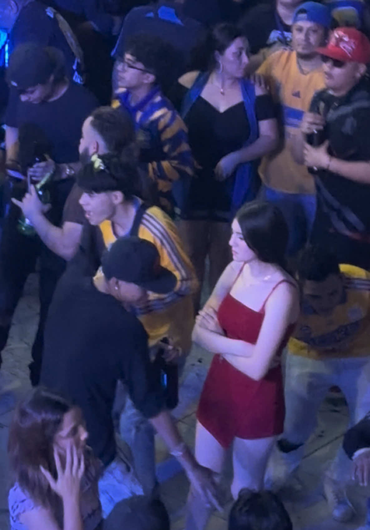 Cuando tú rukstar ya se quiere ir pero tú andas bien agusto bailando la cumbia villera con media guama en la mano 🤩🕺jajaja #fyi #funny #lol #villeras #baile 