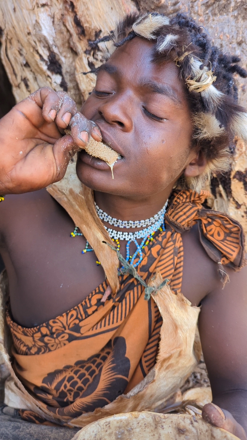 It's Fantastic 😋🔥 Very delicious food 🤤 hadzabe tribe Together eating lovely food🍲 Amazing tradition lifestyle.