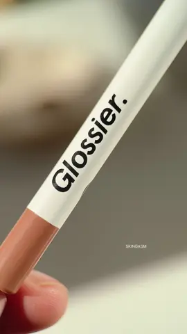New fave! 🤎 #glossier #lipliner #lipline #crayon #ａｅｓｔｈｅｔｉｃ #ugccreator #makeup #beauty #beautybloggers #beautyeditorial