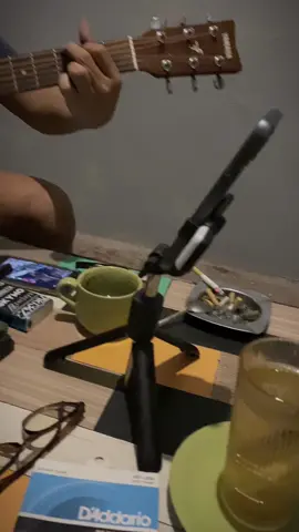 Dua cincin 🎶 #hello #duacincin #nostalgia #lagu90an #liriklagu #satisfying #sadstory #xybca #masukberanda #4upage #fouryou #tongkrongan #nongkrong #fyp #fypシ゚viral #fyppppppppppppppppppppppp #fypp #fypdong 