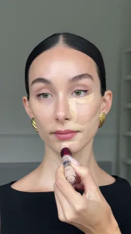 ad I’ve loved her for years ❤️ the @MaybellineUK instant eraser concealer is and always will be an ICON ✨ #makeup #concealer #concealerhack #makeuphacks #contour #contourhacks #eraserconcealer #icon  