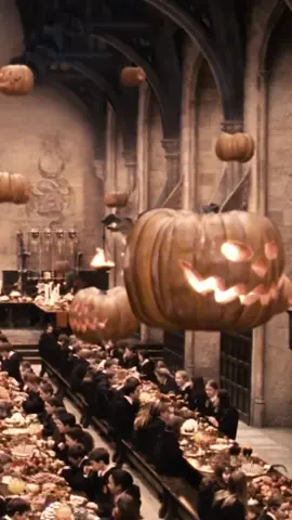 Solo pido una cosa: pasar Halloween en Hogwarts. ¿Es mucho pedir? 😩 #HarryPotter #HarryPotterSpain #Hogwarts #Cine #CineEnTikTok #Peliculas #Halloween #SpookySeason