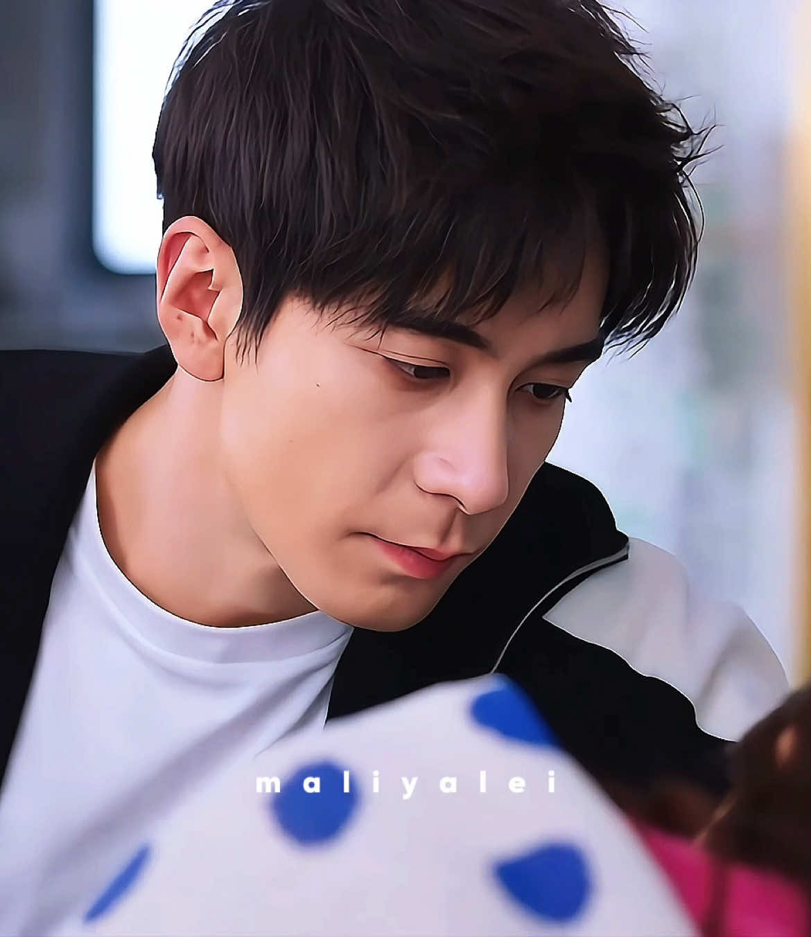 He left her again and hides to start his medication. Qin Fei, with helps of friends, trying to locate him.  #abeautifullie #abeautifulliecdrama #chenxingxu #oliverchen #zhangyuxi #cdrama #fypシ #maliyalei  #abeautifullieep31 