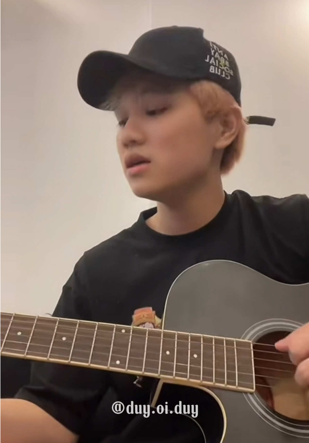 /050723/ Yêu Em Qua Dòng Tin Nhắn - cover by Captain Boy aka Hoàng Đức Duy 💛 #captain #captainboy #captainboybaytoiday #hoangducduy #yeuemquadongtinnhan #coversong #xh #xuhuong #fyp 