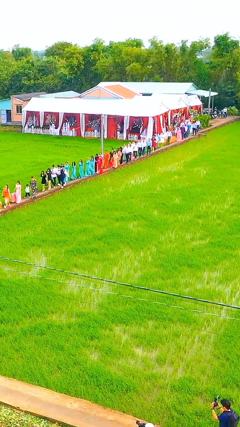 Đám Cưới Trên Đường Quê  ...!!!                                                           Cs : Mai Tiến Đạt                                         #xh #nhachaymoingay #bolero #foryou #CapCut 