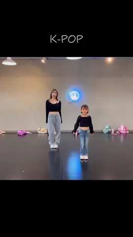 #razaris #dance #dancestudio #saitama #musashiurawa #武蔵浦和 #さいたま市 #hiphopdance #jazzdance #kpopdance #kidsdance #ラザリス #ダンス #キッズダンス #子供習い事  #KPOP #NiziU #SHIORI #先生と踊ったよ #お揃いコーデ 