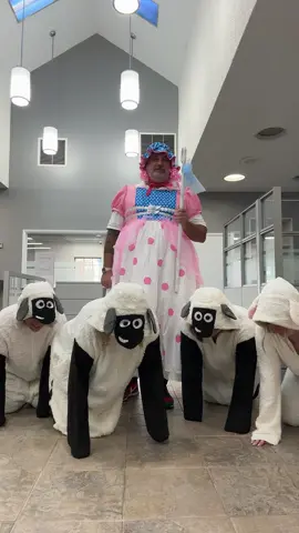Bopeep and his sheep🐑 #work #werk #halloween #happyhalloween #groupcostume #groupcostumeideas #bopeep #sheep 