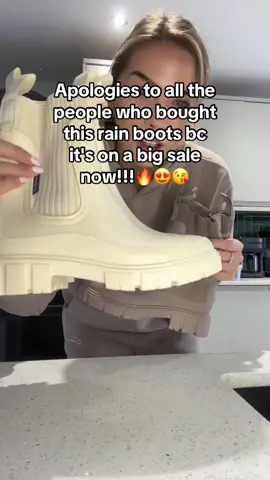 They feel as snug as wearing socks!!?? Cushioned, waterproof & sit so comfortably? My favourite purchase for Autumn/Winter???? #autumnboots #winterboots #autumnfashion #fashionfinds #fashiontok #footwear #tiktokmademebuyit #spotlight #spotlightfinds #boots
 #fyp #rainboots #viralboots #outfit #outfittideas #autumnvibes #bootsseason #wellies #wellyboots #rainyweather 