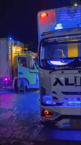 desain teks strobo by @javanese_variasi_light #drivermuda #kulkasbalap #trukmaniaindonesia #fyp #sopirtrukpunyacerita #isuzunmr81 