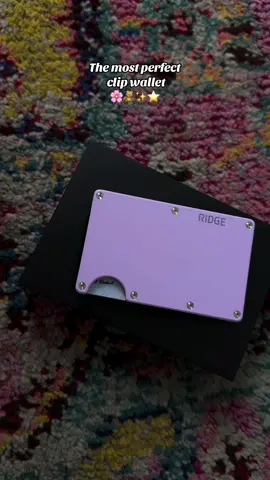 I’ve been wanting a wallet like this for so long. It holds all my important cards and also has a clip for my money and omg the color 🖐️🎀🧸✨! I’m obsessed 😈  #ridgewallet#wallet#accessories#girly #CapCut 