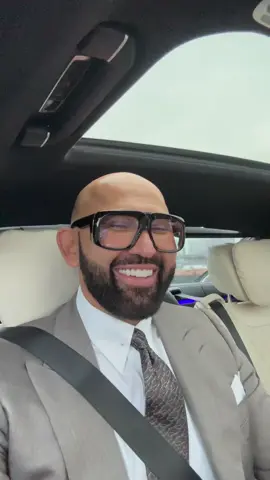 Улыбка😊 помогает - Улыбайтесь себе, улыбайтесь человеку рядом, близкому человеку, близкий это не только ваш близкий - родственник, друг, близкий это тот кто сейчас рядом с вами в автобусе или машине или в лифте - Улыбайтесь😊. #мояжизнь #mystyle #улыбканиколаявасиленко #жизньниколаявасиленко