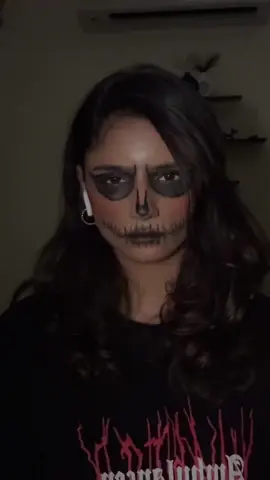 Easy halloween makeup🖤 #halloween #makeup 