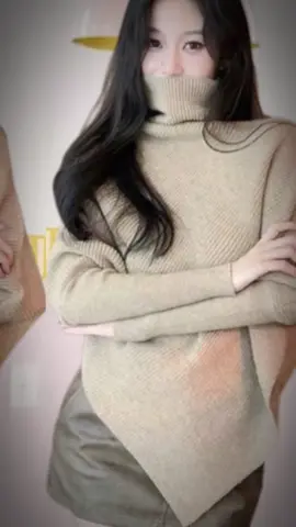 Áo choàng len cổ cao vạt tam giác siêu cá tính cho nàng#thờitrangnu #trend #xuhuong #aolennu #nangdong ##xuhuongtiktok #thoitrang 