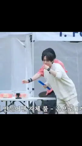 待って待ってwww スキズコード面白すぎて腹痛い。 リノ全力疾走かっこよすぎ💛 #straykids #leeknow #リノ 