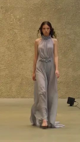 Das Gefühl auf den Laufsteg zu sein >>> #catwalk #modelwalk #runwaymodel #annadyurunway #foryou 