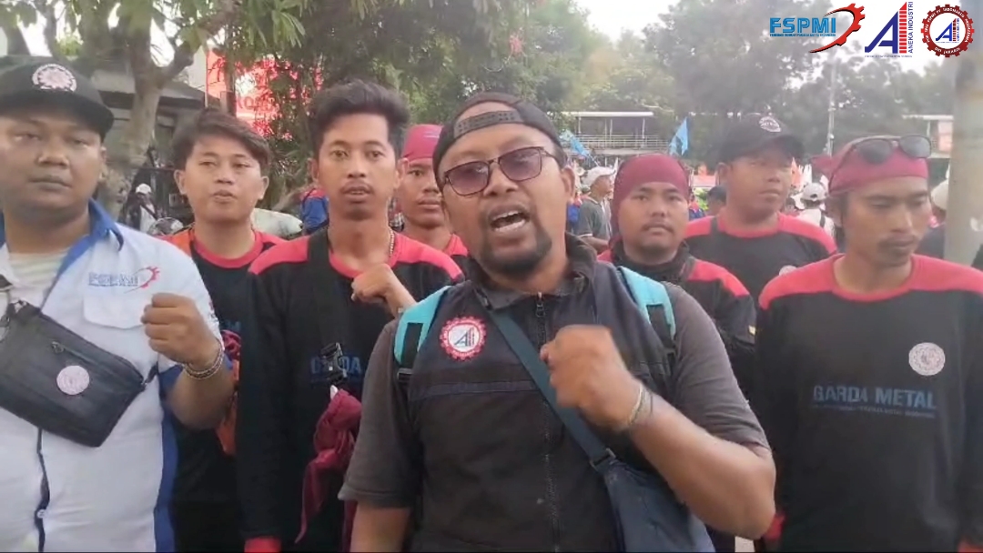 Tgl 31 Oktober 2024 AKSI CABUT OMNIBUS LAW UU CIPTA KERJA Pembacaan Putusan Uji Materil Di Gedung Mahkamah Konstitusi Alhamdulillah Ke Depan Akan Ada Upah Sektoral dan Kenaikan UMP Tidak Lagi Menggunakan PP 51 Artinya Ada Kesempatan Besar Kebaikan Upah Berdasarkan Kebutuhan Hidup Layak.  PUK SPAI FSPMI PT. INDOMARCO PRISMATAMA Mengucap Rasa Syukur Atas  Kemenangan Buruh Seluruh Indonesia Di Putusan Mahkamah Konstitusi. Selamat Tinggal UU CIPTA KERJA.  #media #mediaperdjoeangan #spaidkijakarta #fspmi #serikat #serikatpekerja #serikatpekerjaindomaret #indomaret #indomaretviral #indomaretbersatu #pekerjaindomaretbersatu #pekerja #pekerjakeras #pekerjaretail #pekerjapabrik #serikatburuh #buruh #buruhretail #buruhpabrik #karyawanretail #karyawanpabrik #video #trending #viral #virall #reels #post #fyp #tolakuuciptakerja  #cabutomnibuslaw 