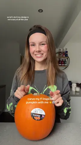let’s carve my f1 inspired pumpkin together 🎃👻 i can’t wait to show you what it looks like in the dark!! #f1tiktok #f1 #landonorris @LN⁴ @Lando Norris @McLaren 