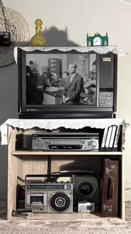 Donnez-nous vos chars et vos avions, et nous vous donnerons nos couffins Larbi Ben M'Hidi . . . #algerie🇩🇿 #الثورة_الجزائرية #الجزائر🇩🇿 #الثورة_الجزائرية #العربي_بن_مهيدي  #الجزائر #نوفمبر_المجيد #نوفمبر  تحضيرات الاستعراض تحضيرات الجيش الجزائري استعراض عسكري جزائري  استعراض الجيش الجزائر الجيش الجزائري اول نوفمبر الاستعراض العسكري الجزائري الجزائرية التي احدثت ضجة سوخوي 57 الجزائرية