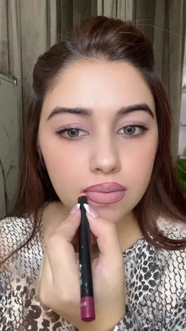 Omg overline lip look weird 😧 #lipstick #lipstickhack #overline #overlinelip #lipstickhack #lipsticktutorial #viral #foryou #pageforyou #trending #explore #beauty #mairakhan 