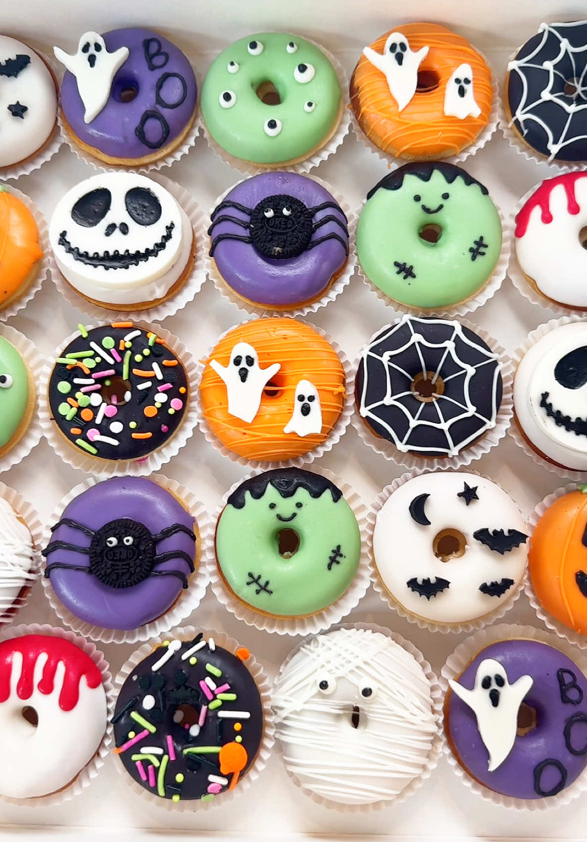 Halloween mini donuts 🎃👻 #minidonuts #foryoupage #fyp #halloween #halloween2024 
