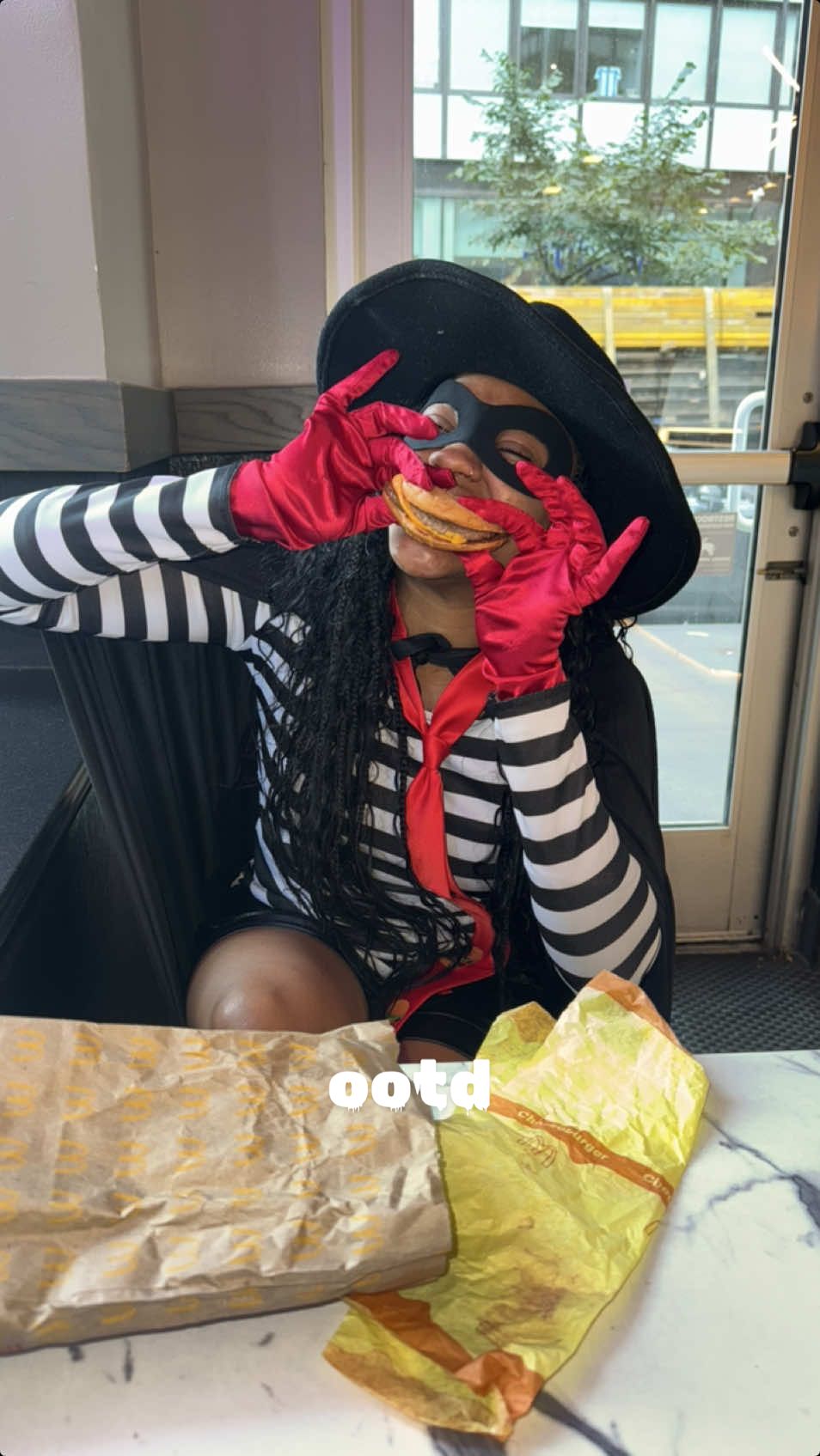 yall spent the last year calling me the ham-burgerler so i made it real 🤣 #costume #dressup #netflix #squidgames #creatorsearchinsights 