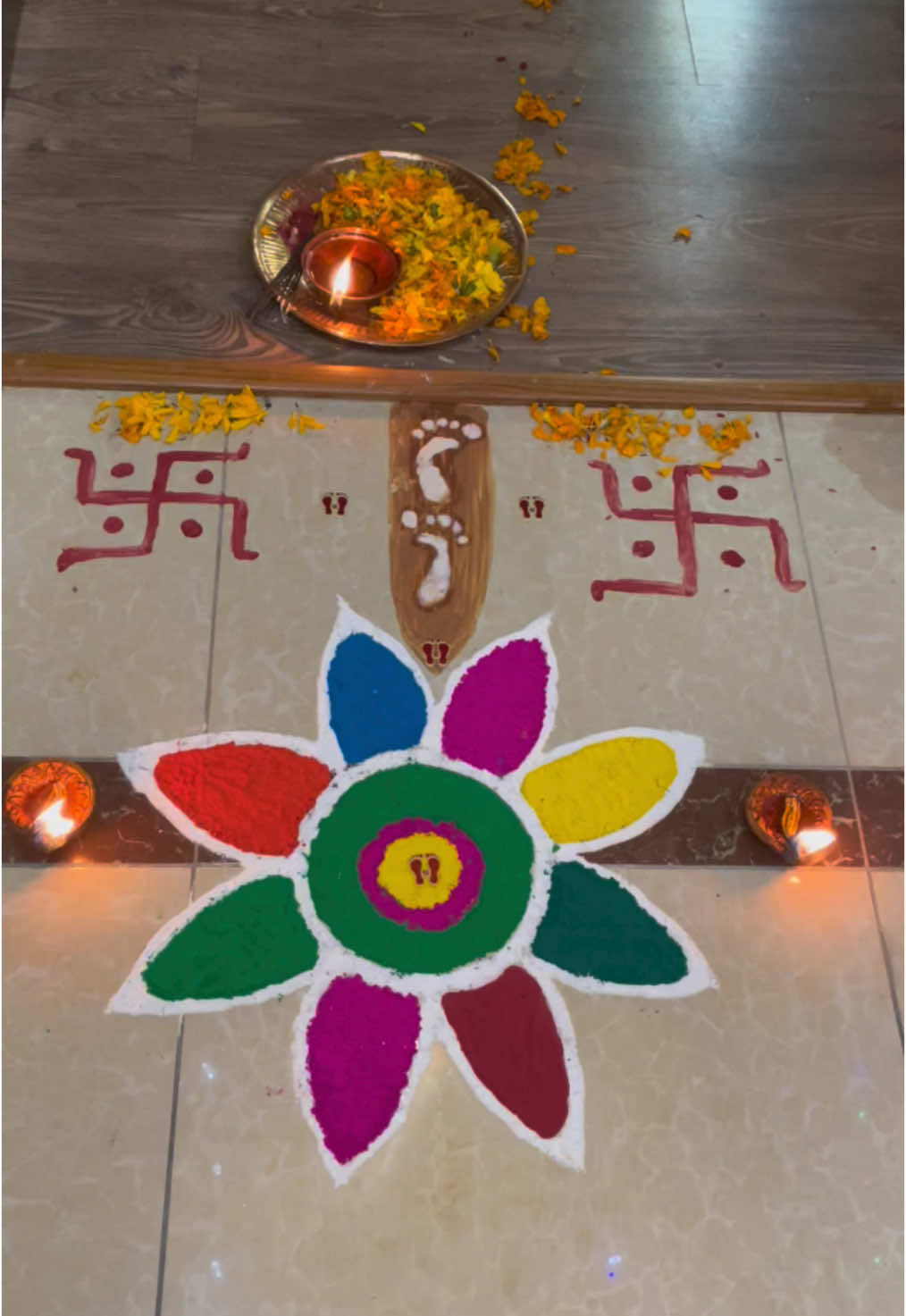 #tiharaiaayo #tiharai_aayo_lau_jhilimili #tiharsong #nepalifestival #festivaloflights #tiharspecial #tihar #tiharsong #rangoli #laxmipuja #simplerangoli #rangolidesign #rangoliart #xhnsa4 #fypp 