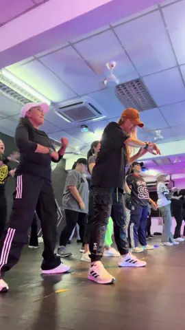 APT🎶 #apt #rose #brunomars #aptchallenge #trend #viraltiktokvideo #fyp #fypシ゚viral #fyppppppppppppppppppppppp #fithopclass #fiphopmalaysia 