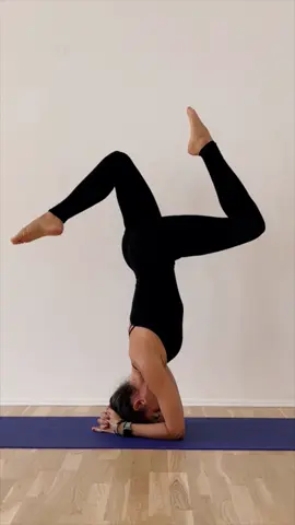 Blødhed & Styrke. Yin & Yang. Lys & Mørke. #doyoga #yogahverdag #yogaforalle #yoga #getalifedoyoga #yogakøbenhavn #københavn #backbend #vesterbro 