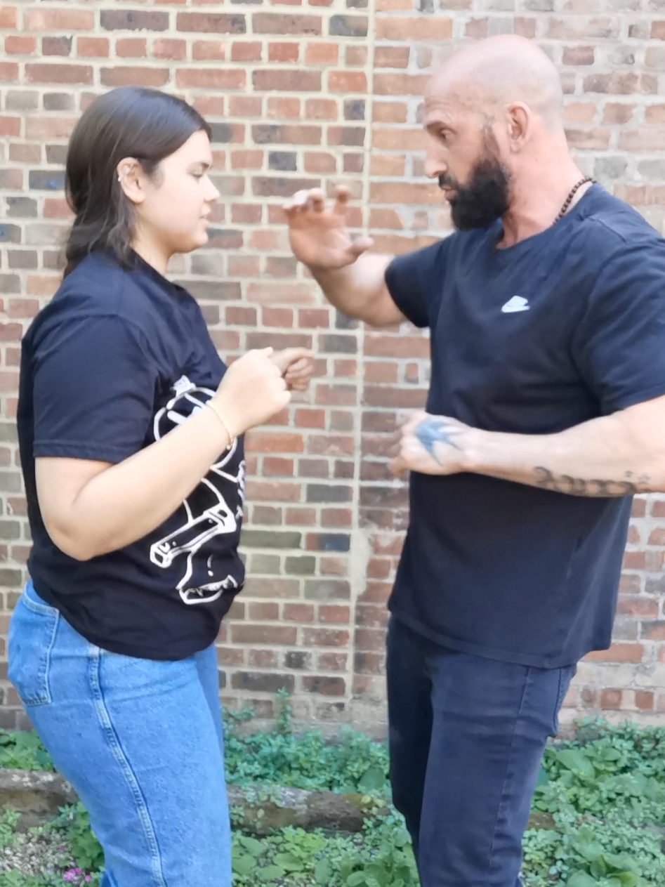 Defending yourself #kravmaga #mma #wingchun #motivation #wrestling#fighter 